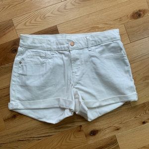 WHITE JEAN SHORTS